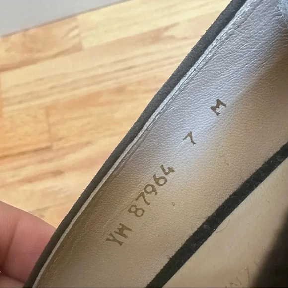 Stuart Weitzman Winn Kitten Heel Two-Tone Bow Pumps Suede Black Grey size 7 - Picture 8 of 8